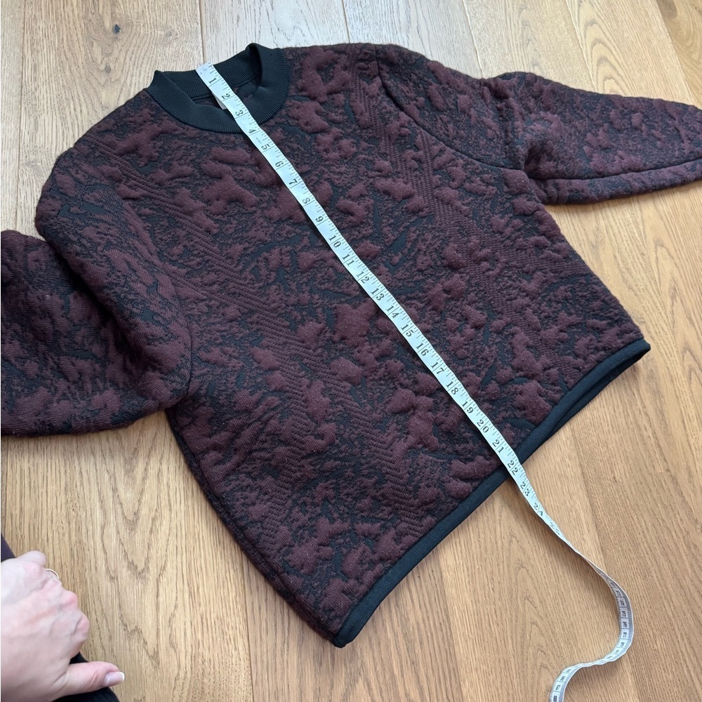 Lululemon Jacquard Multi-Texture Crewneck Sweater- Red Merlot/Black -EUC- Size 6 - Picture 4 of 8